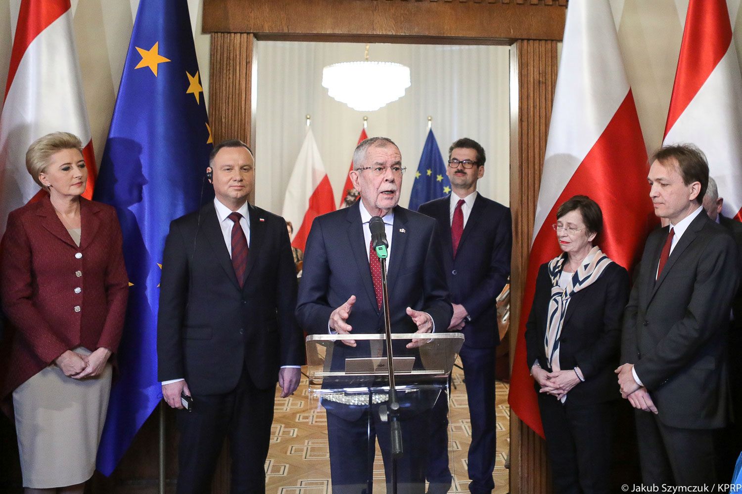 Agata Kornhauser-Duda w skromnym żakiecie 