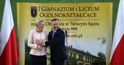 Prezydent Andrzej Duda w wyśmienitym humorze. Żart z Emmanuela Macron rozbawił wszystkich