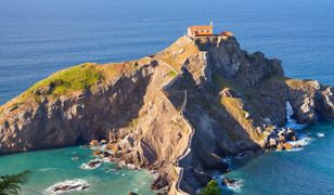 Turyści zadeptują kościół na wyspie San Juan de Gaztelugatxe. Winien popularny serial