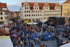 Radny ze Strzegomia wyjaśnia incydent. "Zrzuciłem treść żołądka, nie zdążywszy do WC"