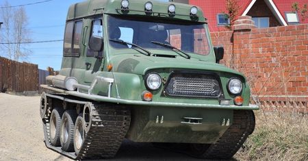 Rosjanin zrobił sobie genialnego SUV-a. Nic go nie zatrzyma
