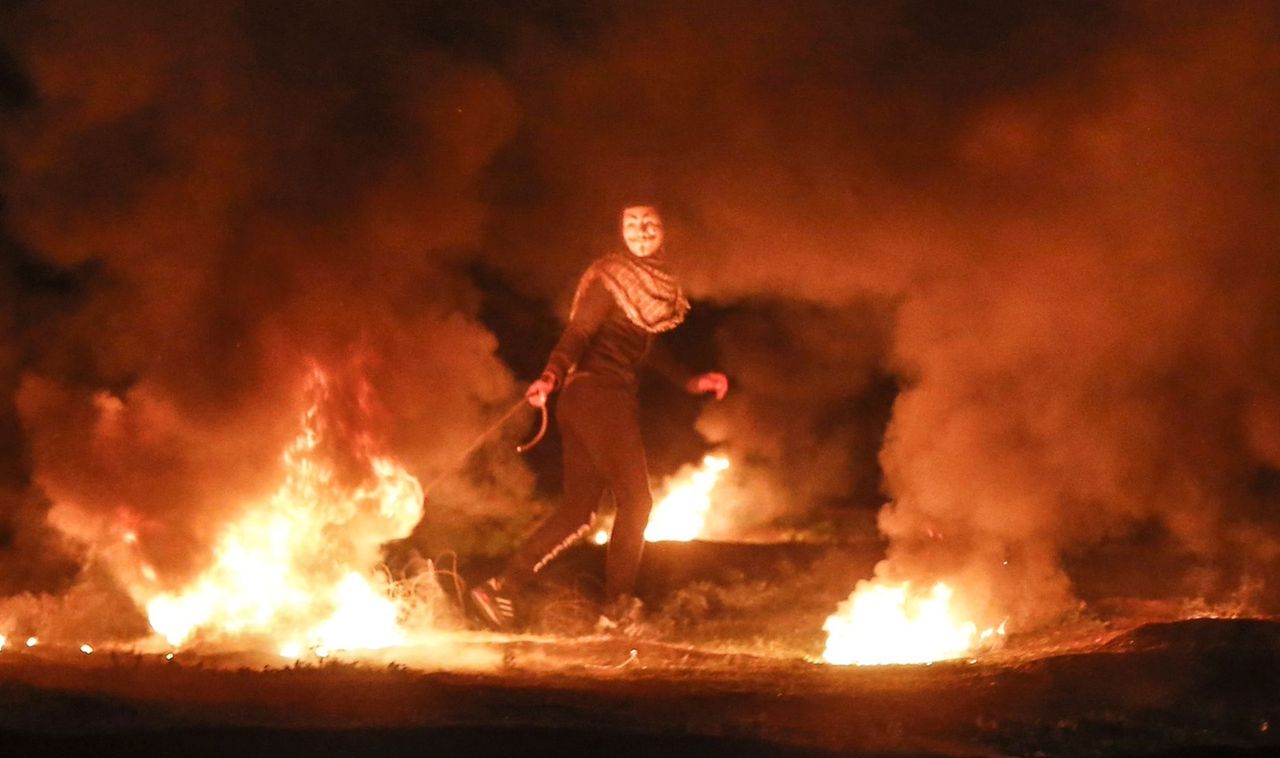 Pęki balonów niosą bomby ze Strefy Gazy. Izrael opowiada samolotami i czołgami