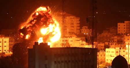Izrael "dozuje" śmierć i zniszczenia w Strefie Gazy. Na razie bomby "tylko" burzą