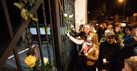 Protest przeciwko ekshumacji Agackiej-Indeckiej. Na cmentarzu bliscy i adwokaci