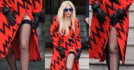 Smutna Lady Gaga w rażącym płaszczu. Gwiazda nie założyła spodni