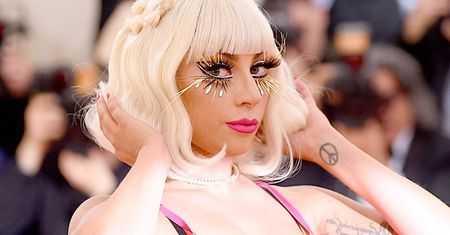 Lady Gaga zmyła makijaż, a fani oniemieli z zachwytu. Na co dzień wygląda jak dziewczynka