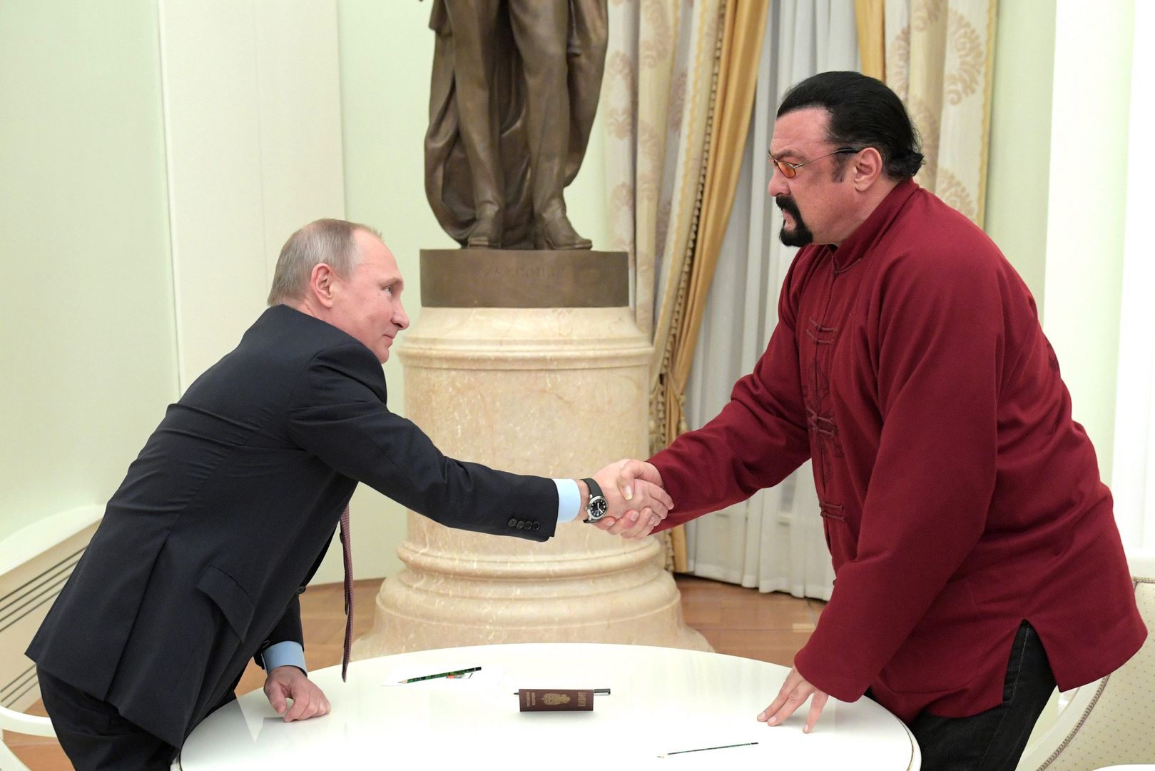 Steven Seagal uznany za niebezpiecznego. Ma zakaz wjazdu na Ukrainę