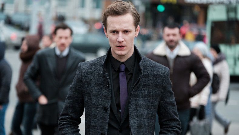 Filip Pławiak w serialu "Nielegalni" 