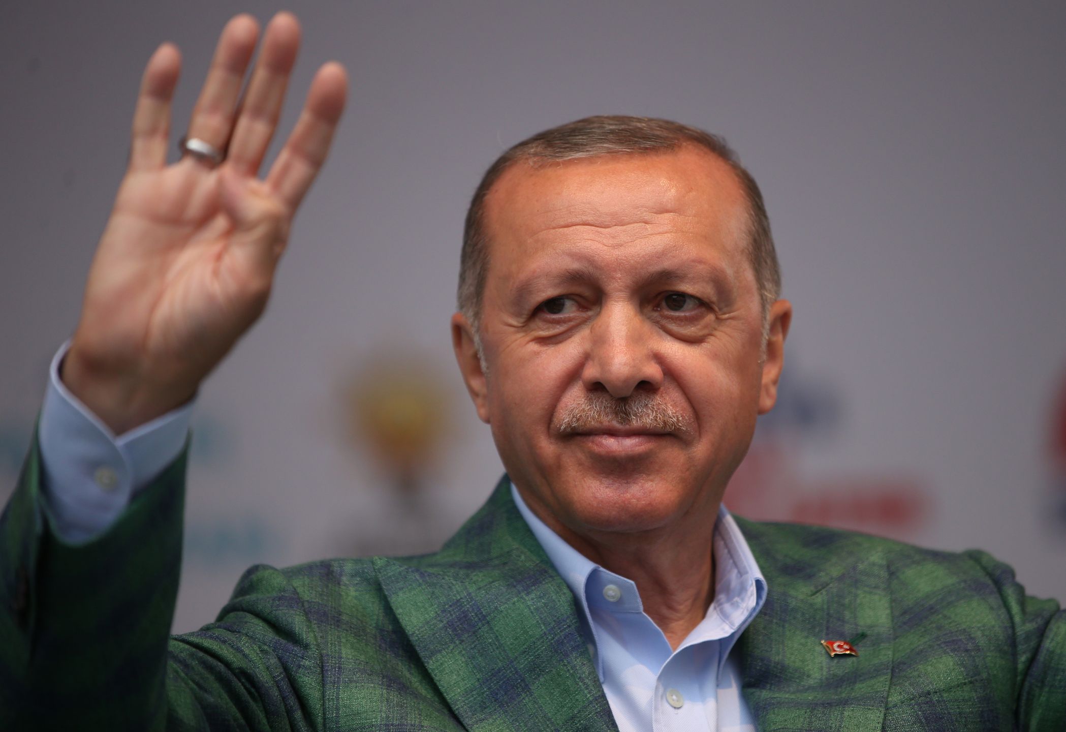 Recep Erdogan i jego partia są faworytem w przedterminowych wyborach prezydenckich i parlamentarnych w Turcji
