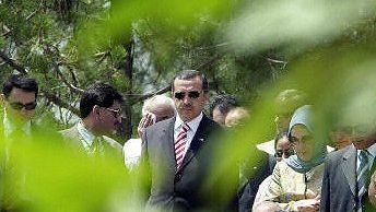 Premier Turcji z żoną w ogrodach Islamabadu