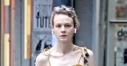 Carey Mulligan w bucie ortopedycznym. Uległa wypadkowi na scenie