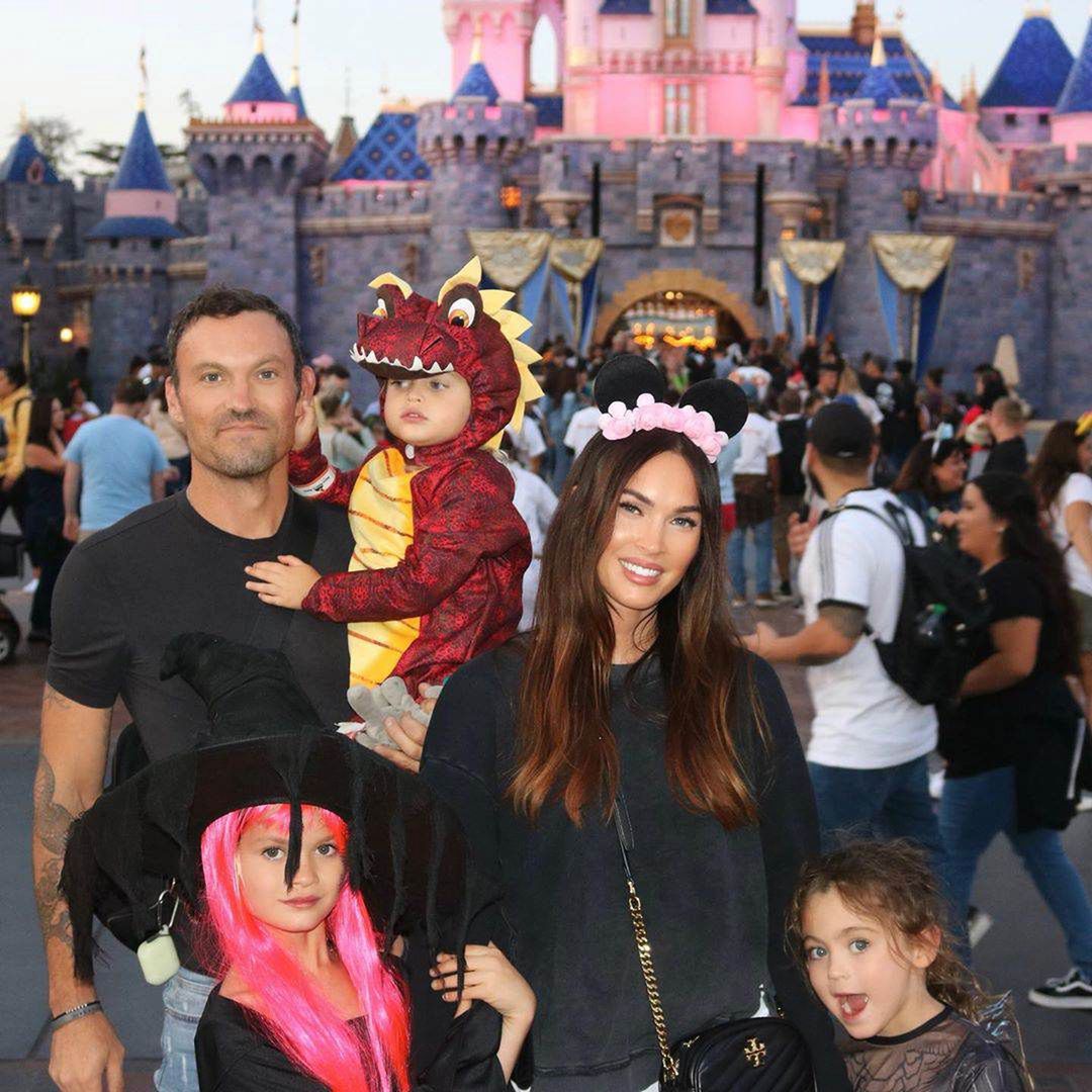 Megan Fox z dziećmi w Disneylandzie
