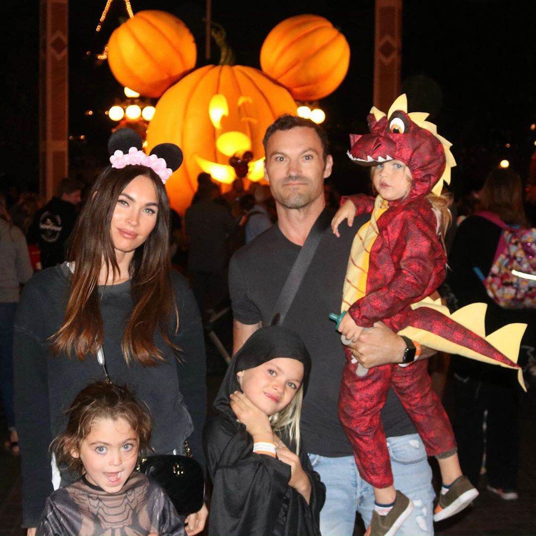 Megan Fox z dziećmi w Disneylandzie