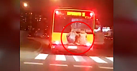 Gocław. Pasażerów na gapę poniosła fantazja. Mogło dojść do tragedii