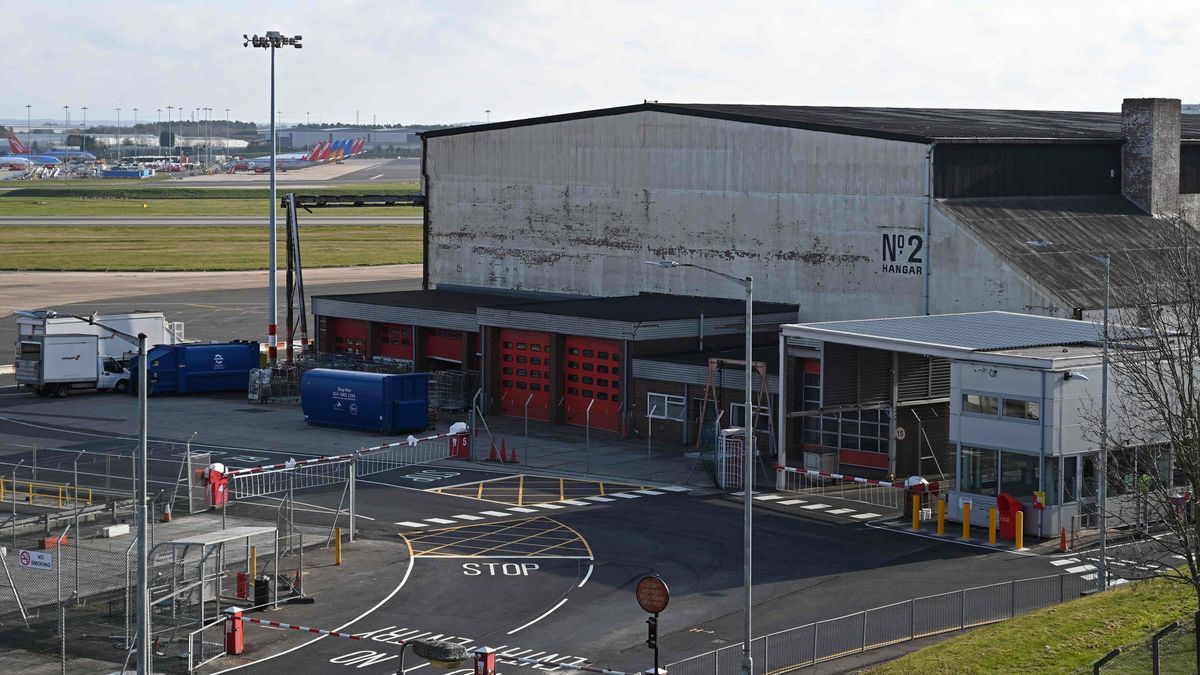 W tym hangarze mają być składowane ciała tych Brytyjczyków, którzy przegrali walkę z koronawirusem