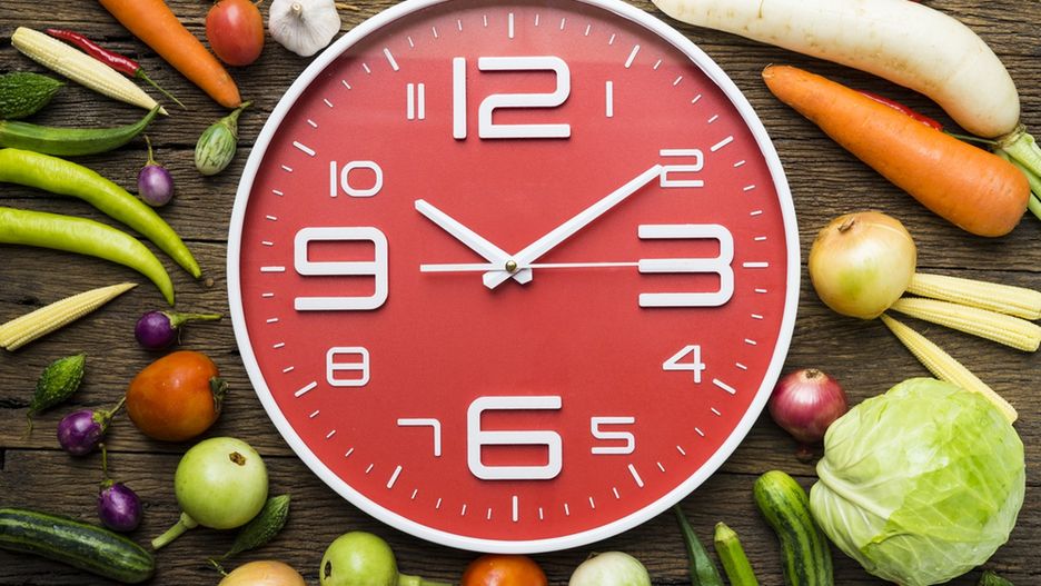 Dieta 8-godzinna polega na spożywaniu dowolnych produktów w określonych ramach czasowych.