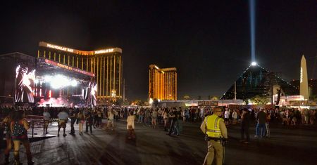 Strzelanina z Las Vegas na filmach. Przerażające nagrania