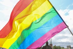 "Strefa wolna od LGBT". "Gazeta Polska" rozdaje naklejki budzące kontrowersje