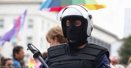 Sondaż. Czego boją się Polacy? Mężczyźni ruchów LGBT, a kobiety zmian klimatu