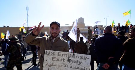 Irak. Demonstranci wdarli się na teren ambasady USA w Bagdadzie