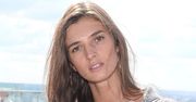 Kamila Szczawińska w letnio-jesiennej stylizacji na konferencji prasowej wody termalnej