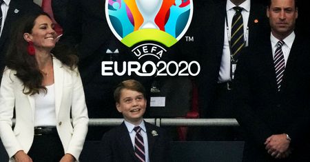 Euro 2020. Kate i William z George’em na trybunach! Dostrzegliśmy jeszcze inne hot nazwiska, ale i tak show skradł kibic, który… zobaczcie sami
