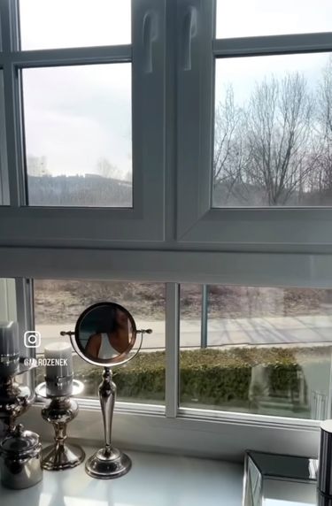 Brudne okno w łazience Rozenek