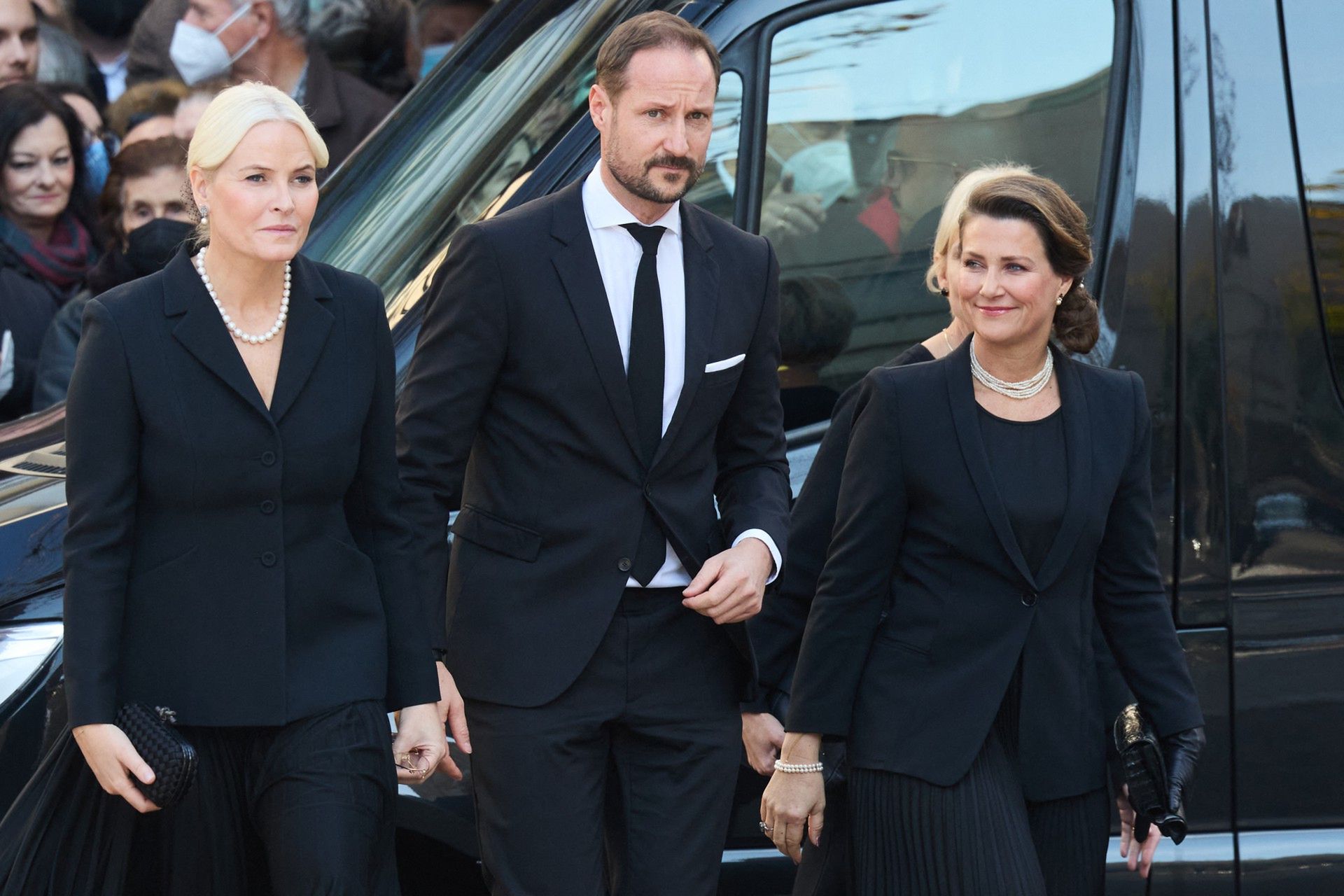 Mette-Marit i Haakon na pogrzebie Constantina