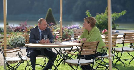 Szczyt Merkel-Putin. Powrót koncertu mocarstw?