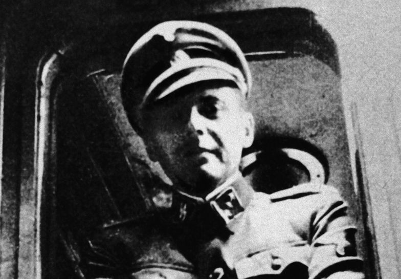 Mengele dawał im cukierki, kazał nazywać się wujkiem, a potem kroił ich mózgi. Eksperymenty na dzieciach w Auschwitz