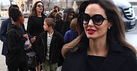 Wystrojona jak nastolatka Angelina Jolie z szóstką swoich dzieci śmiga po paryskim Luwrze!