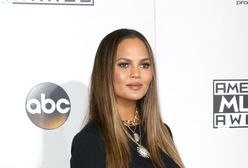 Chrissy Teigen bez majtek na American Music Awards 2016