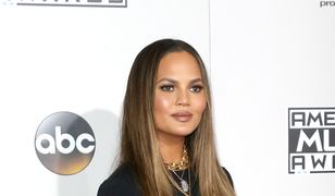 Chrissy Teigen bez majtek na American Music Awards 2016