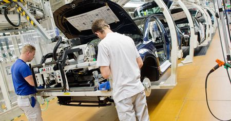 Volkswagen wstrzymuje produkcję Golfa i Passata