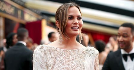 "Tylko moje policzki są naturalne" Chrissy Teigen przyznaje się do operacji plastycznych!