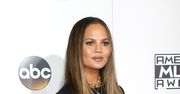 Chrissy Teigen bez majtek na American Music Awards 2016