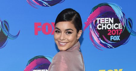 LOOK OF THE DAY: Vanessa Hudgens w stylizacji Reem Acra
