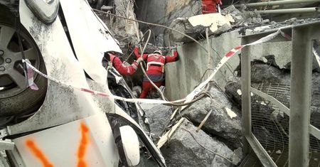 Włochy. Genua po katastrofie wiaduktu. Nowy bilans ofiar i kłótnie o pogrzeb