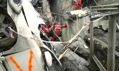 Włochy. Genua po katastrofie wiaduktu. Nowy bilans ofiar i kłótnie o pogrzeb