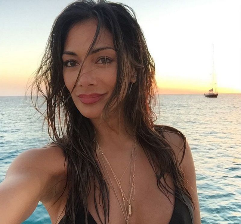 Nicole Scherzinger w lateksie. Pisze o koronawirusie