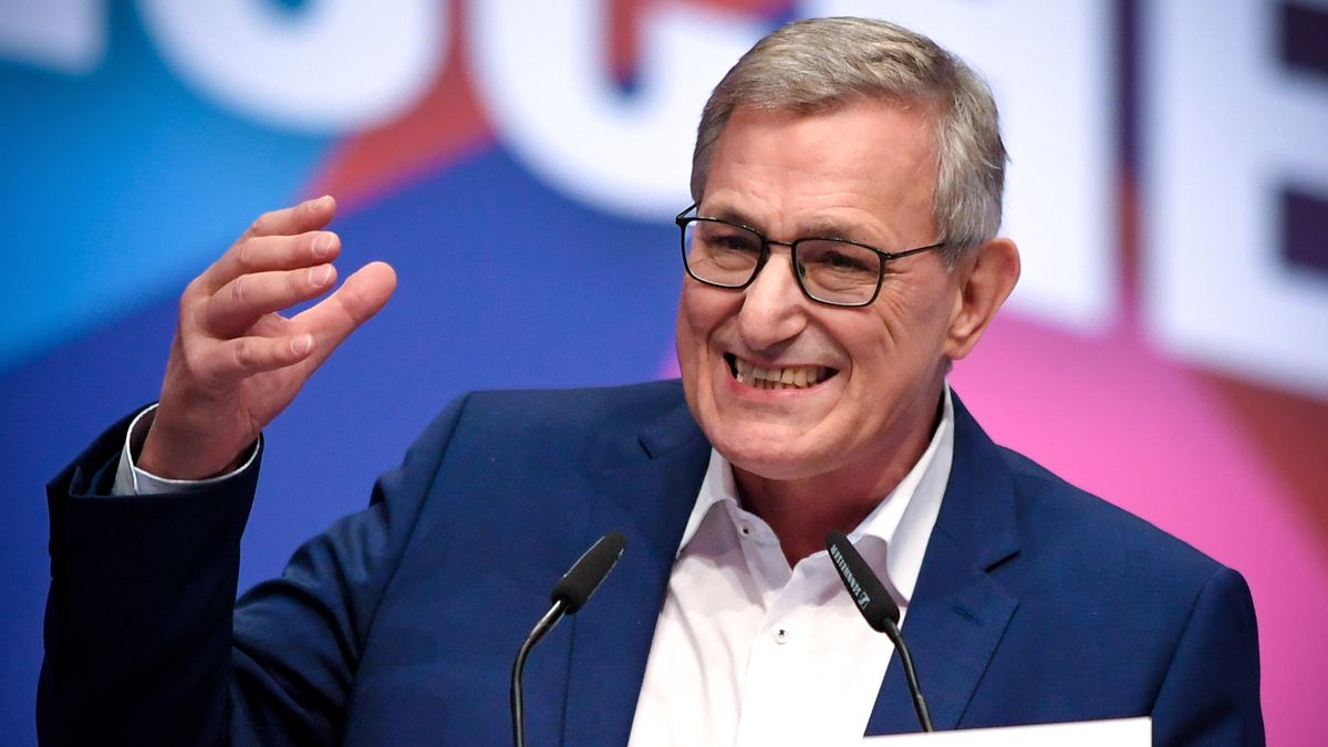 Bernd Riexinger zauważył, że w drugiej klasie jest tłok, a pierwsza jedzie pusta. Wpadł więc na pomysł