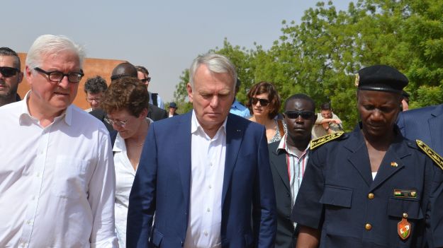 Frank-Walter Steinmeier, Jean-Marc Ayrault i dowódca sił antyterrorystycznych Nigru - Abdoulaye Kaka