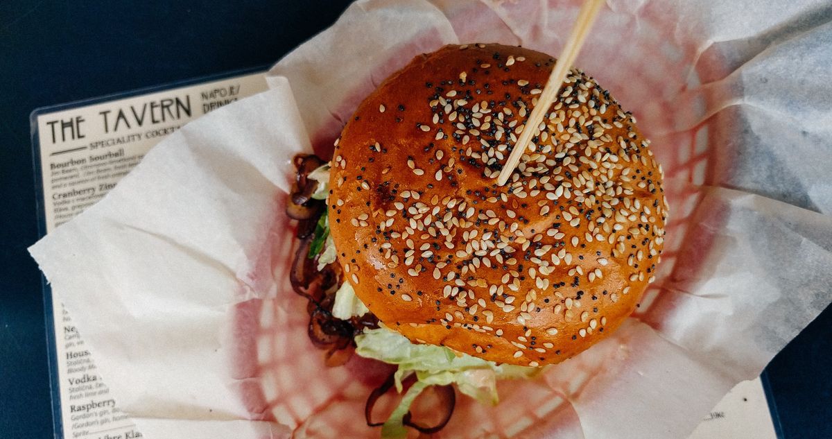 Jak zrobić hamburgera, czyli idealny przepis na sezon grillowy