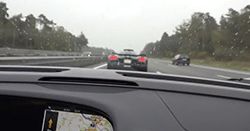 Koenigsegg Agera R vs. Porsche 918 Spyder. 350 km/h po autostradzie