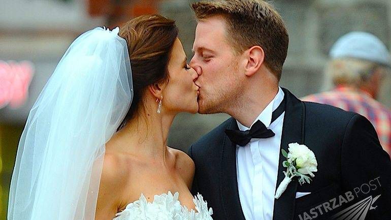 Zdjęcia ze ślubu Roberta Stockingera i Patrycji Drozd. Tomasz Stockinger na ślubie syna