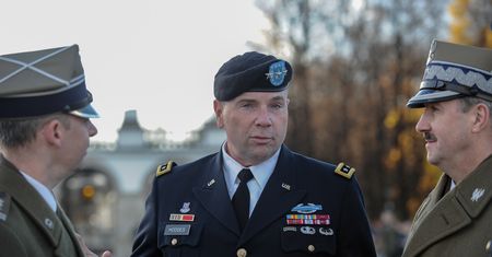 Były dowódca NATO: USA powinny przedyskutować sprawę baz w Polsce z sojusznikami