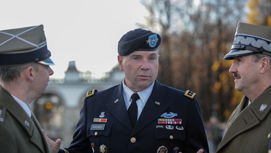Gen. Frederick "Ben" Hodges w rozmowie z polskimi dowódcami