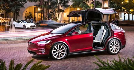Tesla X do poprawki przed debiutem w Europie