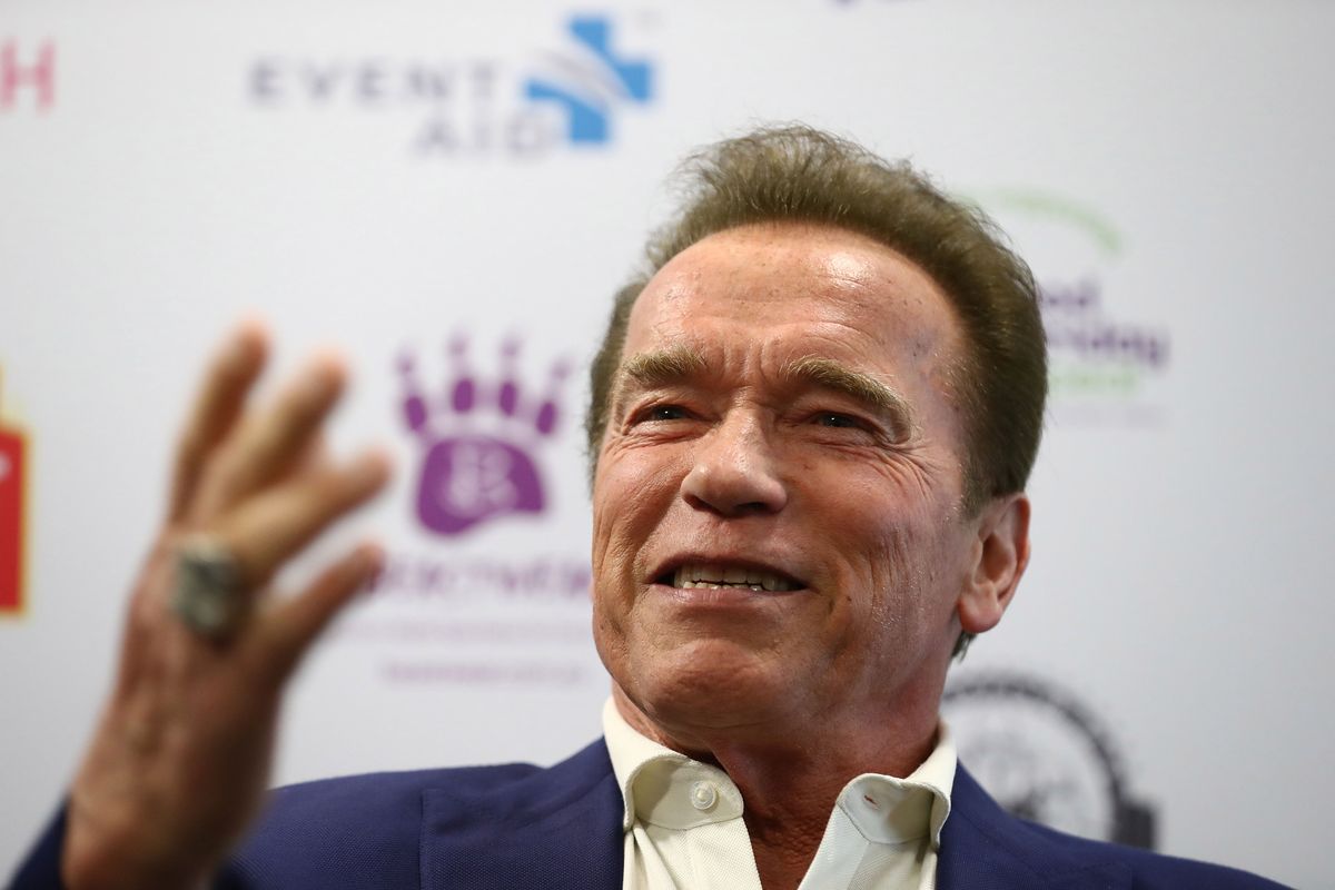 Po 27 latach pstryknęli sobie takie samo zdjęcie. Schwarzenegger i Hamilton na planie nowego "Terminatora"