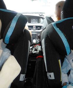 Dzieci w fotelikach tylko na tylnej kanapie? Nowe badania tę prawdę obalają